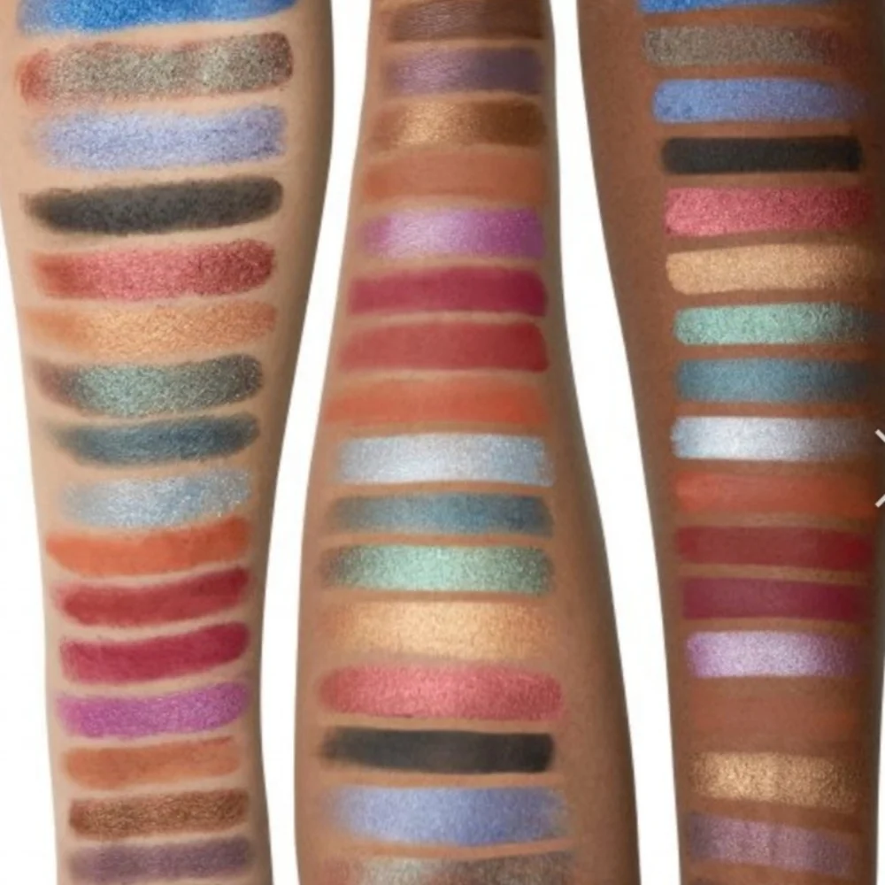 Spotlight Eyeshadow Palette - Vibrant Multi-Color
